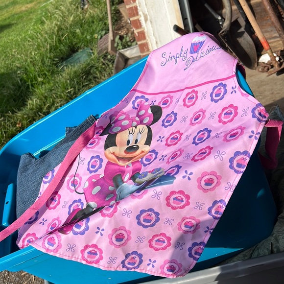 Aprons - Picture 1 of 5